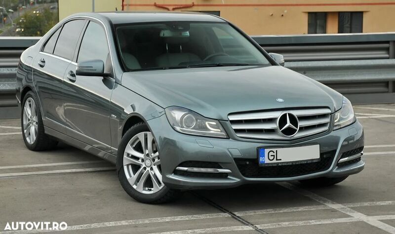 Gri Utilizat 2011 Mercedes C200 Avantgarde Edition Berlinǎ | 8.990 EUR (Preț OK) - Imagine 1/4