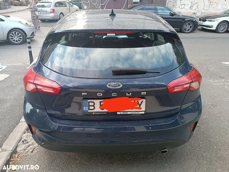 Culoarealbastru Utilizat 2018 Ford Focus Hatchback | 11.500 EUR (Puțin scump) - Imagine 1/4
