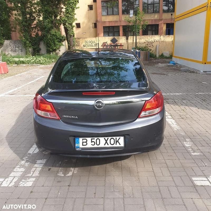 Second-hand Opel Insignia 140 CP (102 kW) 2011 Culoaregri Berlinǎ