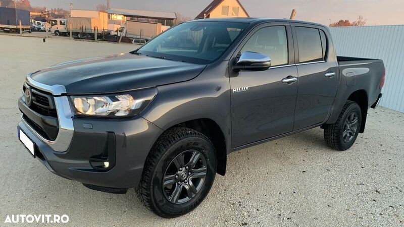 Gri Nouă 2024 Toyota HiLux Style Pickup | 41.490 EUR - Imagine 1/4