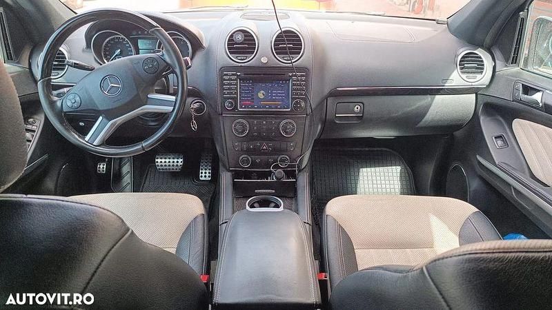 Culoarenegru Utilizat 2012 Mercedes GL350 SUV | 17.000 EUR (Preț bun) - Imagine 1/4