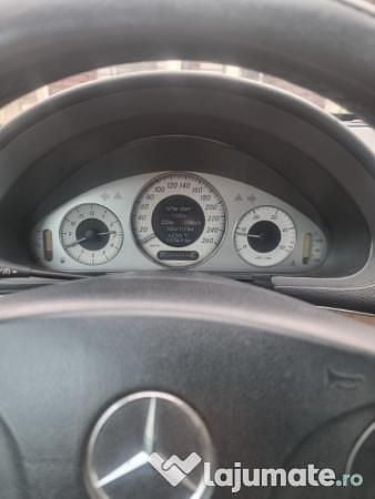 Second-hand Mercedes E200 2004 Berlinǎ
