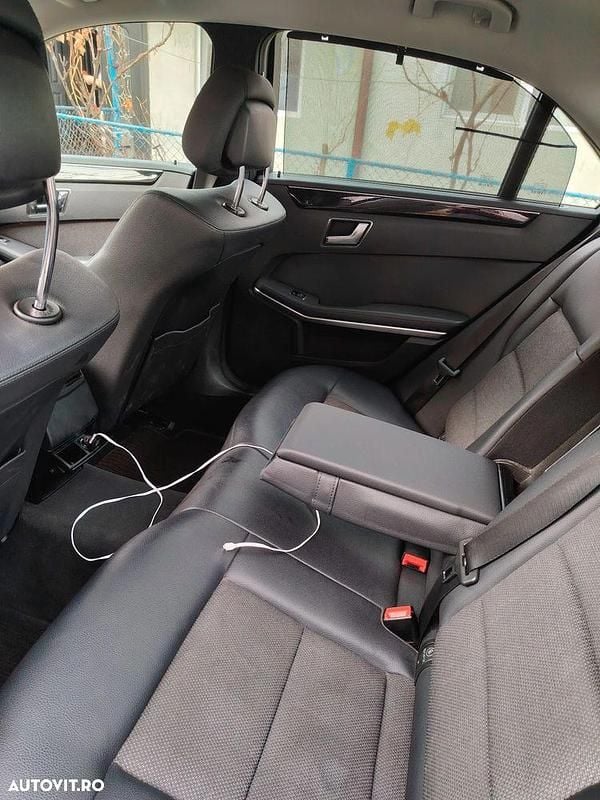 Second-hand Mercedes E200 Avantgarde 136 CP (100 kW) 2011 Culoarenegru Berlinǎ