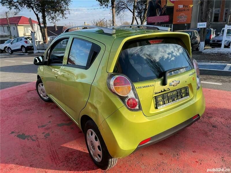 Second-hand Chevrolet Spark 82 CP (60 kW) 2011 Verde Hatchback