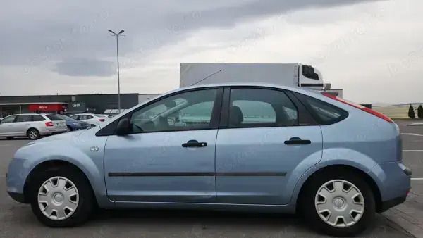 Second-hand Ford Focus 100 CP (73 kW) 2005 Albastru Hatchback