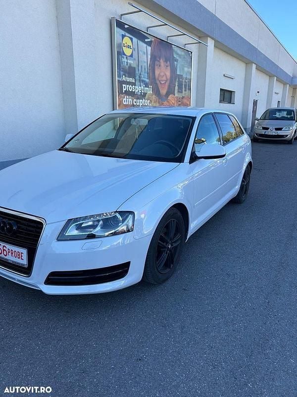 Culoarealb Utilizat 2012 Audi A3 Sportback Attraction Hatchback | 4.990 EUR (Preț OK) - Imagine 1/4