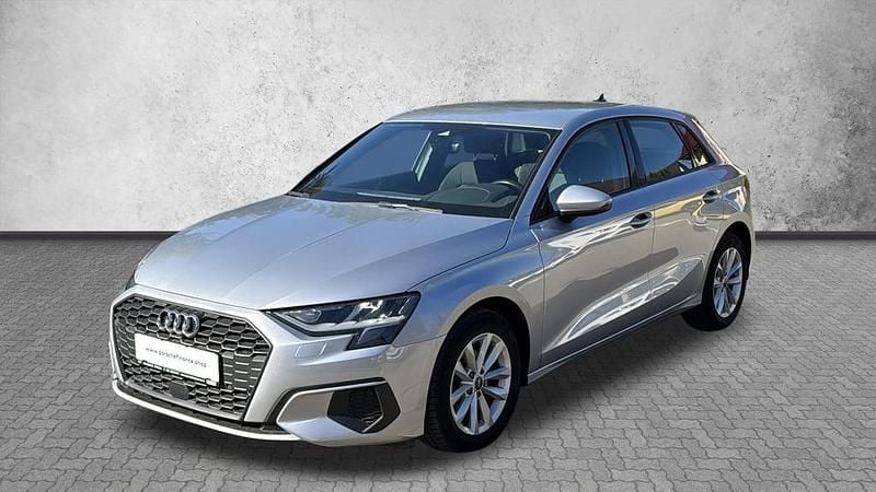 Gri mediumetalic Utilizat 2021 Audi A3 | 18.800 EUR (Preț bun) - Imagine 1/2