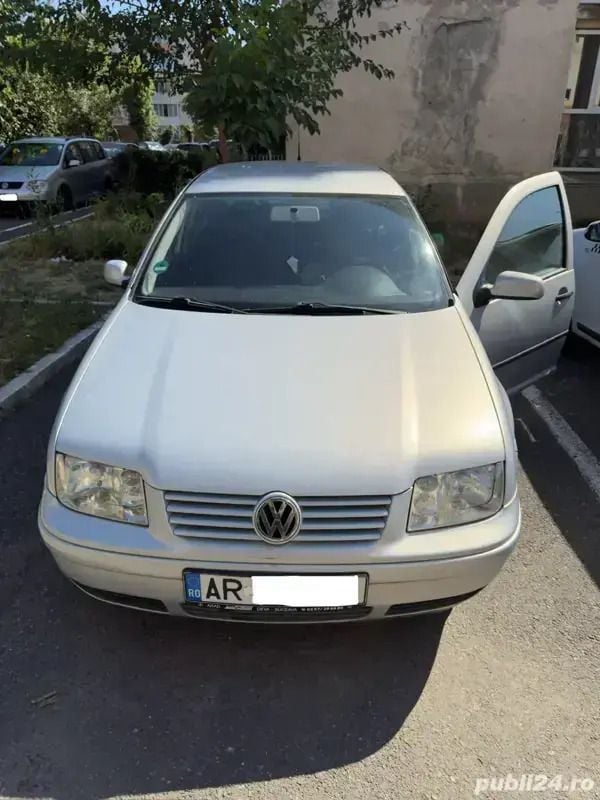 Gri Utilizat 2000 VW Bora Berlinǎ | 1.250 EUR - Imagine 1/4