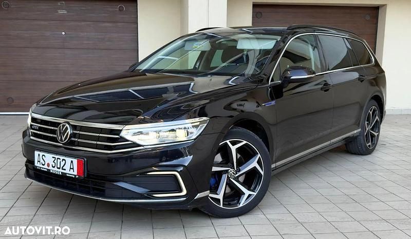 Culoarenegru Utilizat 2021 VW Passat GTE Break | 16.700 EUR (Preț bun) - Imagine 1/4