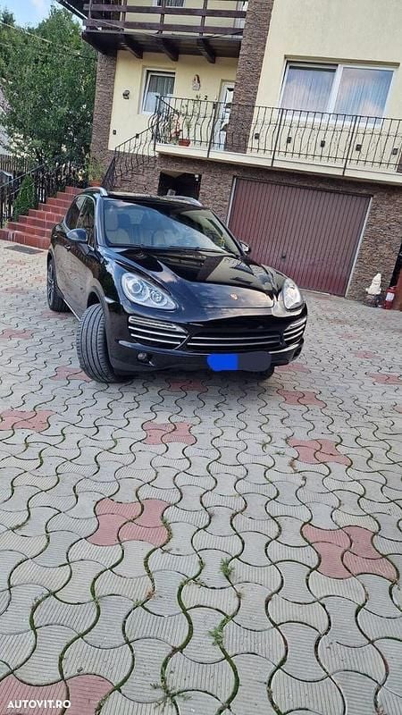 Culoarenegru Utilizat 2014 Porsche Cayenne SUV | 17.500 EUR - Imagine 1/4