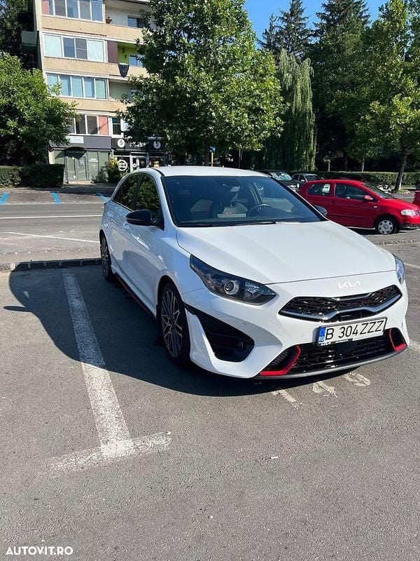 Culoarealb Utilizat 2023 Kia Ceed Hatchback | 24.300 EUR - Imagine 1/4