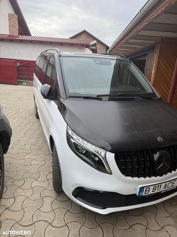 Culoarealb Utilizat 2022 Mercedes V220 Exclusive Monovolum | 60.000 EUR - Imagine 1/4