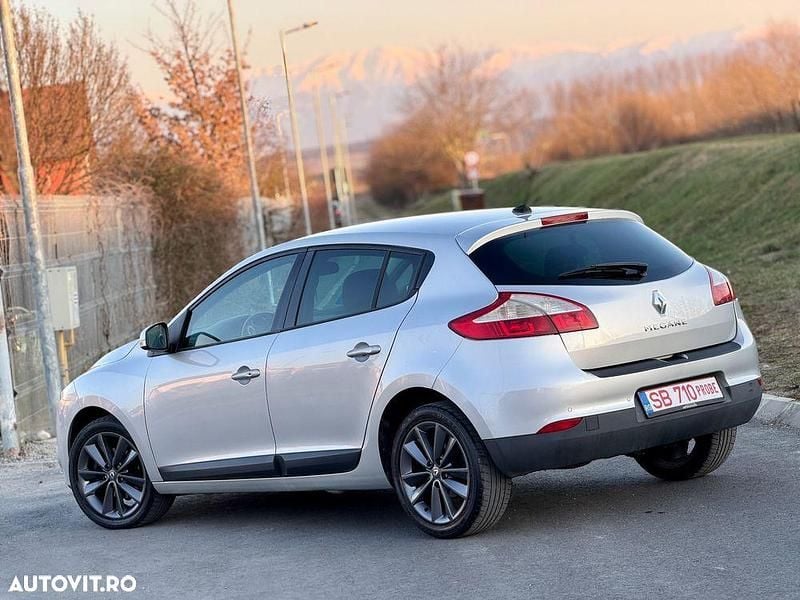 Second-hand Renault Mégane III Luxe 130 CP (95 kW) 2011 Culoareargint Hatchback