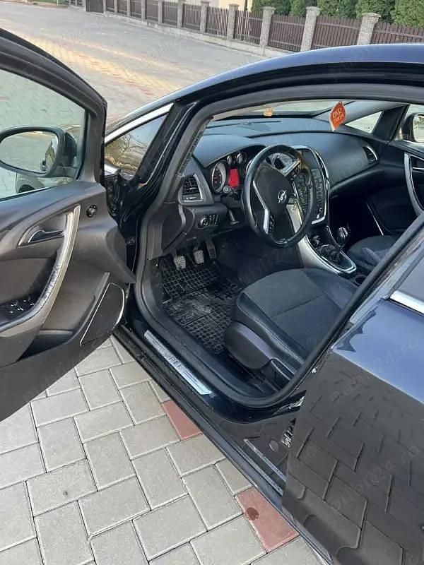 Utilizat 2011 Opel Astra Hatchback | 3.300 EUR (Preț bun) - Imagine 1/4