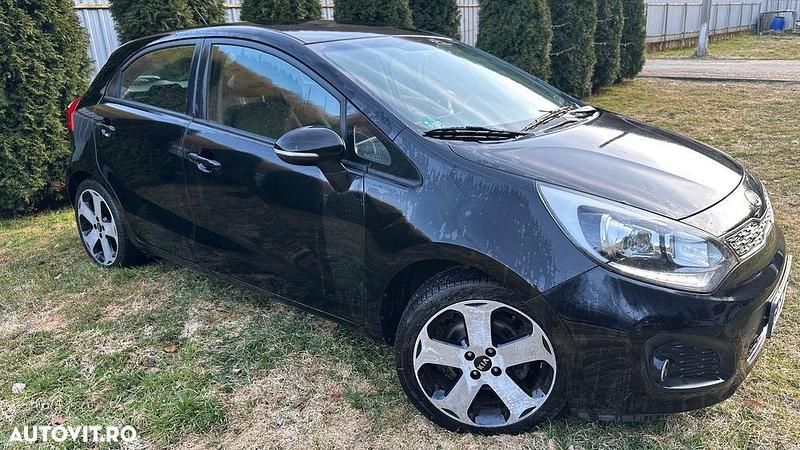 Second-hand Kia Rio 75 CP (55 kW) 2012 Culoarenegru Hatchback