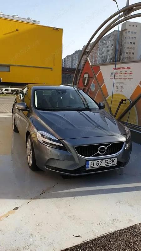 Gri Utilizat 2017 Volvo V40 Hatchback | 11.650 EUR (Scump) - Imagine 1/4