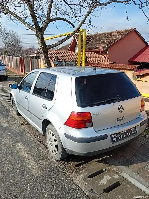 Second-hand VW Golf IV 55 CP (40 kW) 2001 Berlinǎ