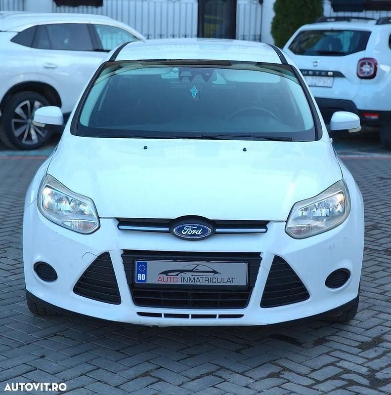Second-hand Ford Focus Trend 109 CP (80 kW) 2012 Culoarealb Hatchback