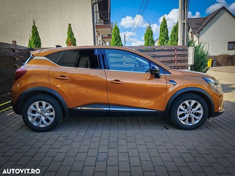 Culoareportocaliu Utilizat 2022 Renault Captur Intens SUV | 17.500 EUR (Scump) - Imagine 1/4