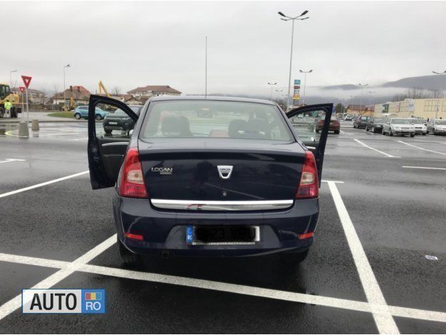 Second-hand Dacia Logan Lauréate 75 CP (55 kW) 2010 Albastru Berlinǎ