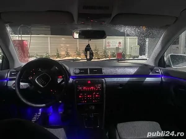 Gri Second-hand 2006 Audi A4 Break | 2.500 EUR (Preț bun) - Imagine 1/4