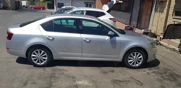 Gri Utilizat 2016 Skoda Octavia Berlinǎ | 11.000 EUR (Preț OK) - Imagine 1/4