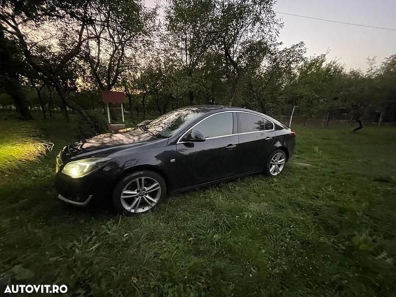 Culoarenegru Utilizat 2014 Opel Insignia Sport Berlinǎ | 7.900 EUR (Preț bun) - Imagine 1/4