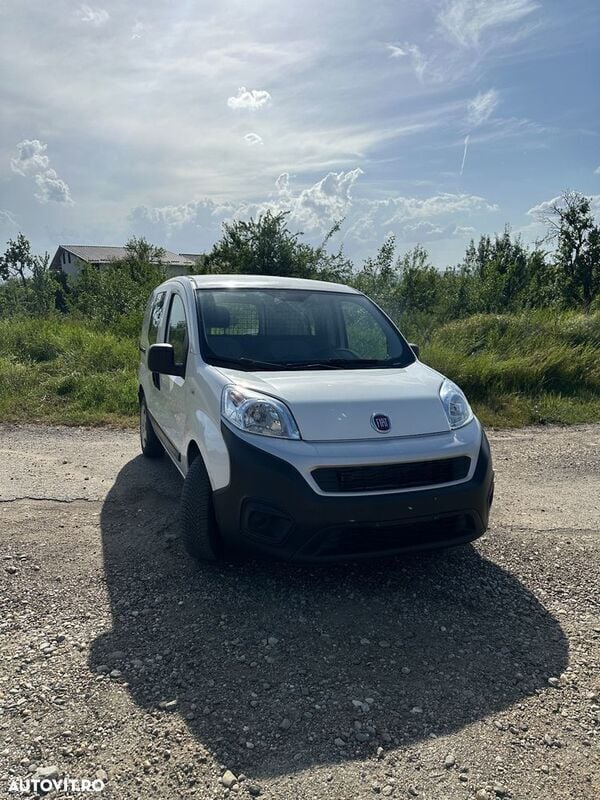 Alb Utilizat 2020 Fiat Fiorino Monovolum | 4.500 EUR - Imagine 1/4