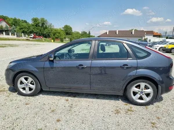 Gri Utilizat 2010 Ford Focus Hatchback | 3.150 EUR (Preț OK) - Imagine 1/4