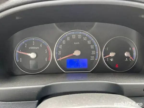 Rosu Utilizat 2006 Hyundai Santa Fe SUV | 3.700 EUR (Puțin scump) - Imagine 1/4
