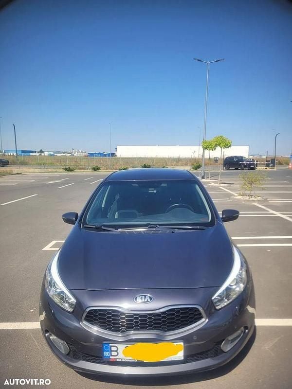 Gri Utilizat 2015 Kia Ceed Spirit Hatchback | 7.100 EUR (Preț OK) - Imagine 1/4