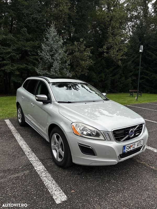 Culoarealb Utilizat 2010 Volvo XC60 R-Design SUV | 8.900 EUR (Preț OK) - Imagine 1/4