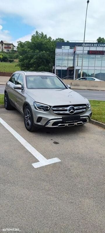 Gri Utilizat 2020 Mercedes GLC220 SUV | 33.950 EUR (Preț bun) - Imagine 1/4
