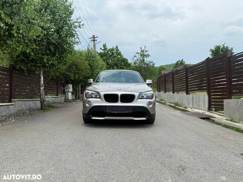 Gri Utilizat 2011 BMW X1 SUV | 5.890 EUR (Super Preț) - Imagine 1/4