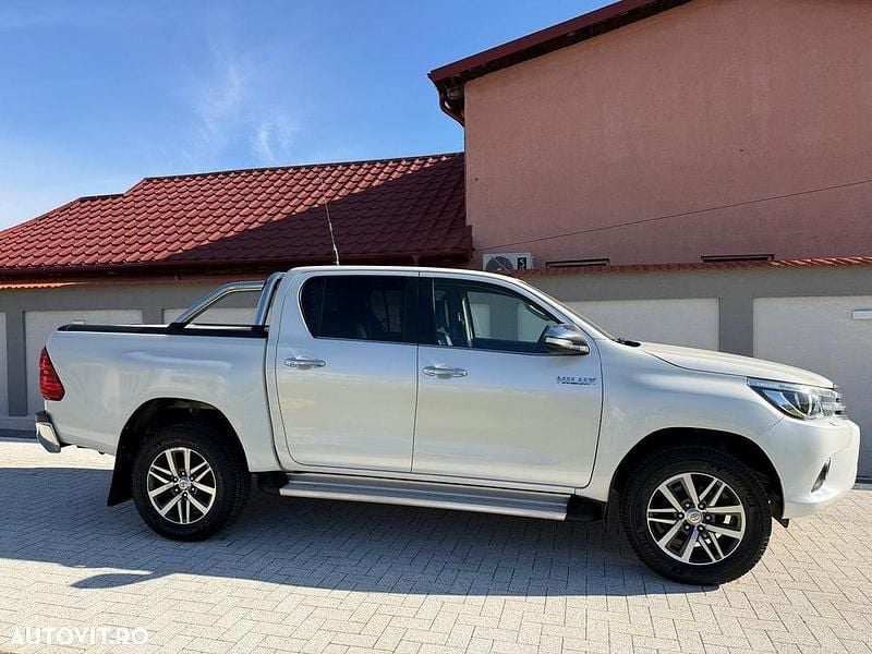 Second-hand Toyota HiLux 150 CP (110 kW) 2017 Culoarealb Pickup