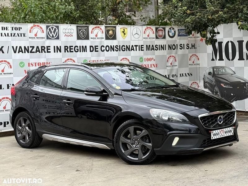 Culoarenegru Utilizat 2014 Volvo V40 CC Momentum Break | 8.490 EUR - Imagine 1/4