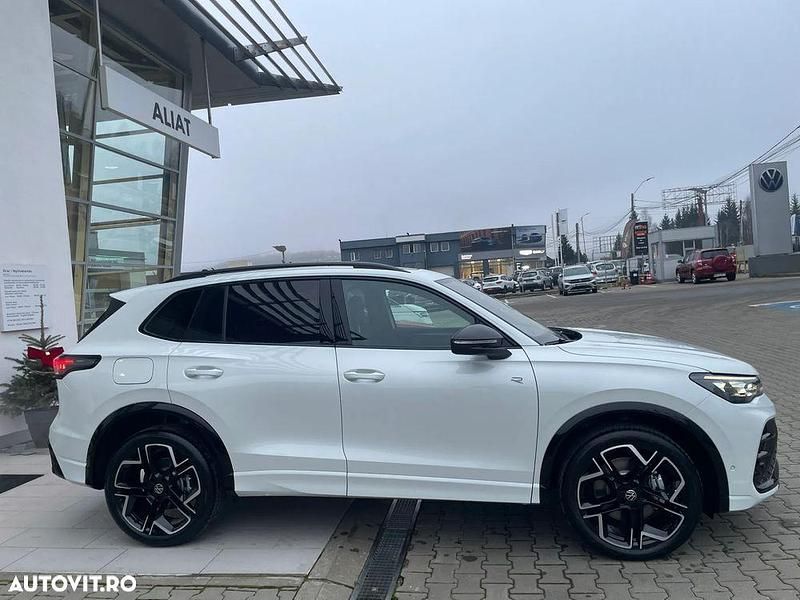 Nouă VW Tiguan R-line 272 CP (200 kW) 2025 Culoarealb SUV