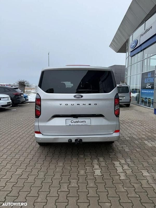 Second-hand Ford Tourneo 170 CP (125 kW) 2024 Culoareargint Monovolum