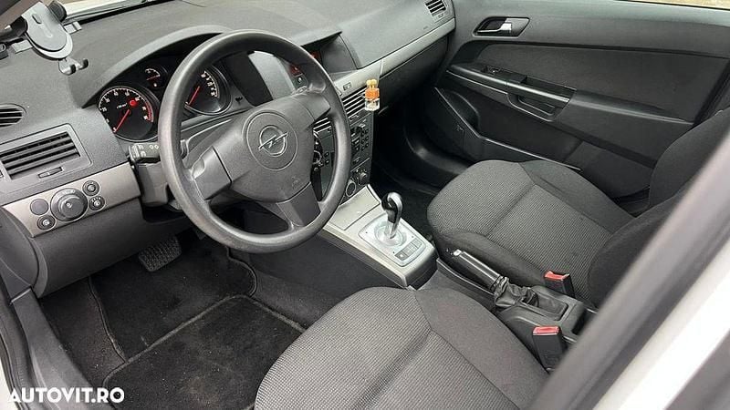 Second-hand Opel Astra 90 CP (66 kW) 2005 Culoarealb Hatchback