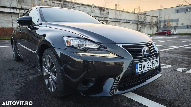 Second-hand Lexus IS300h Executive Line 223 CP (164 kW) 2015 Culoarenegru Berlinǎ