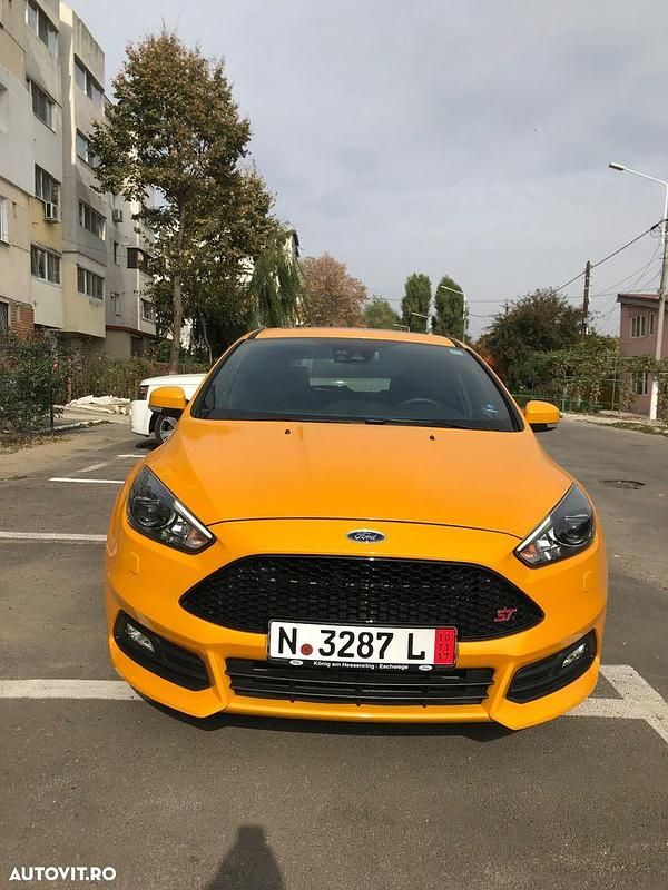 Culoareportocaliu Utilizat 2016 Ford Focus ST Hatchback | 15.900 EUR (Scump) - Imagine 1/4