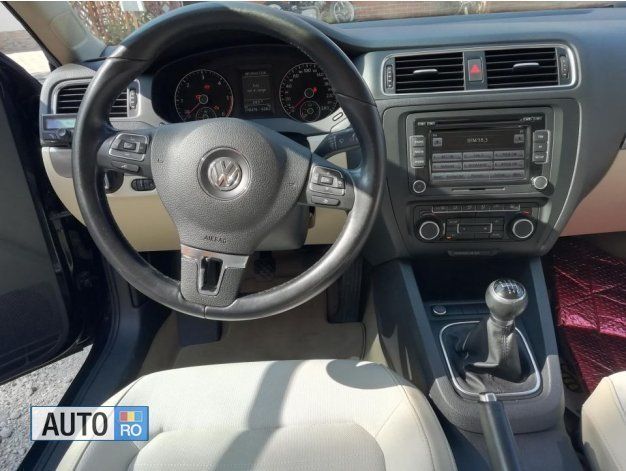 Second-hand VW Jetta 140 CP (102 kW) 2012 Negru Hatchback