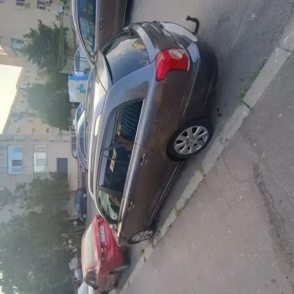 Gri Utilizat 2008 Toyota Avensis Hatchback | 2.900 EUR - Imagine 1/4