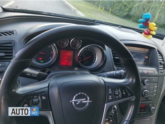 Gri Utilizat 2010 Opel Insignia Break | 3.000 EUR (Super Preț) - Imagine 1/4