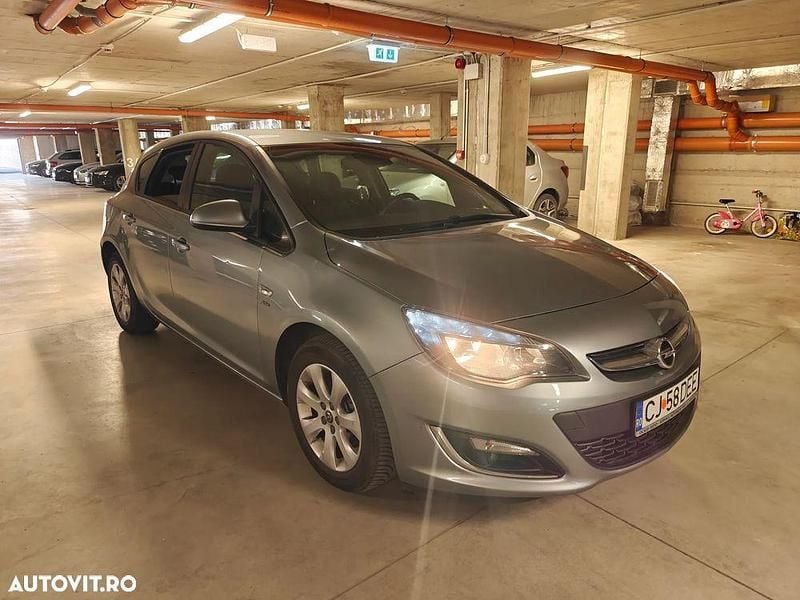 Second-hand Opel Astra Style 140 CP (102 kW) 2013 Culoaregri Hatchback