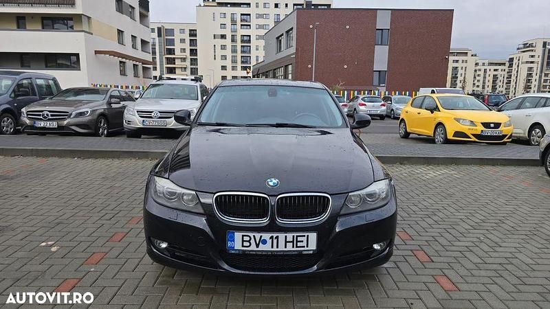 Second-hand BMW 318 143 CP (105 kW) 2011 Culoarenegru Berlinǎ