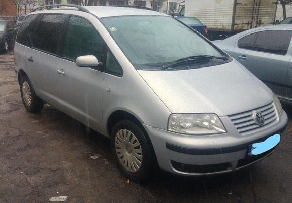 Second-hand VW Sharan 115 CP (84 kW) 2001 Argintiu Monovolum