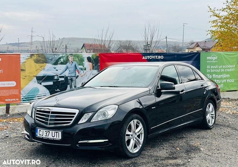 Negru Utilizat 2011 Mercedes E350 Elegance Berlinǎ | 9.990 EUR (Preț OK) - Imagine 1/4