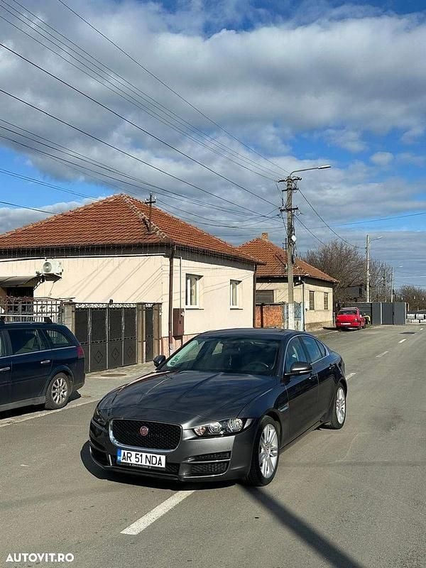 Second-hand Jaguar XE Portfolio 180 CP (132 kW) 2015 Culoarebej Berlinǎ