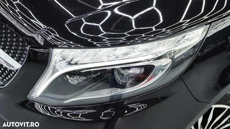 Second-hand Mercedes V300 Avantgarde 239 CP (175 kW) 2019 Culoarenegru Monovolum